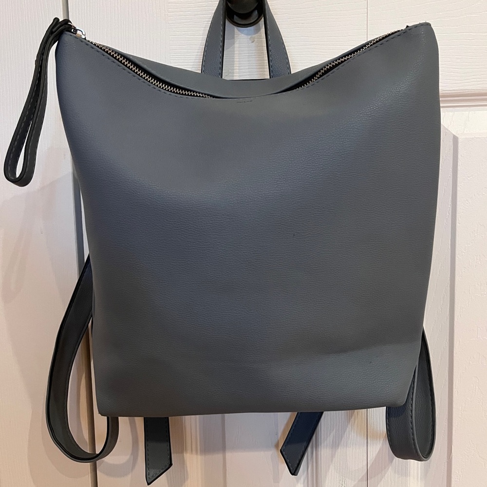 Minimalist Gray Women's Backpack - Modern City Tote